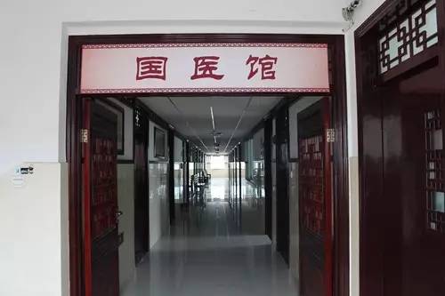 中醫(yī)藥法首度實(shí)施，民間中醫(yī)獲資格認(rèn)證，診所開辦僅需備案